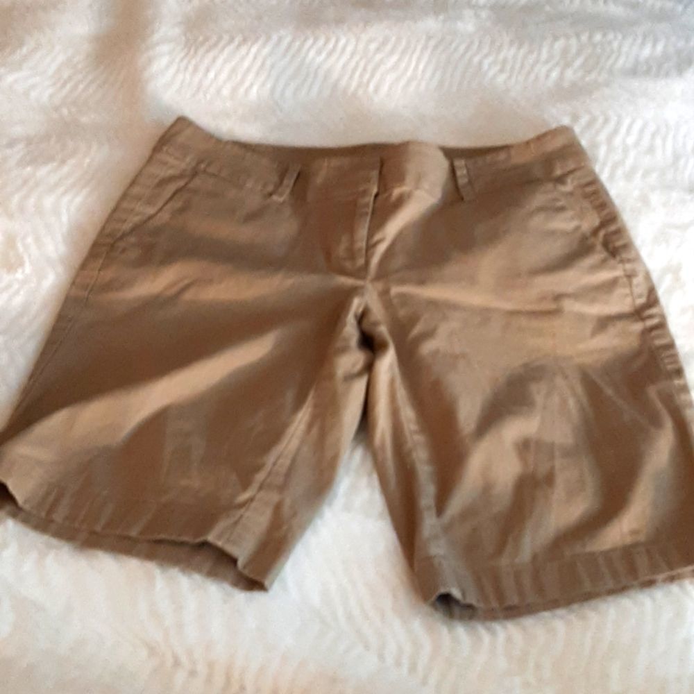 ANNTAYLOR BOARDWALK Shorts Tan sz 4‎